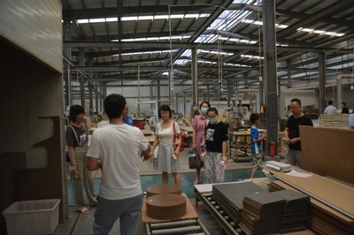 西華大學-成都市名揚世佳家具公司校企合作座談暨家居共創實驗室揭牌儀式順利舉行