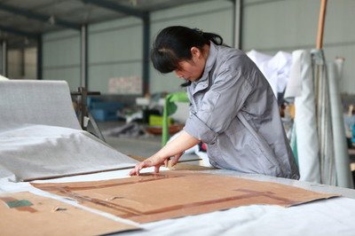 家具廠車(chē)間,家具廠工人